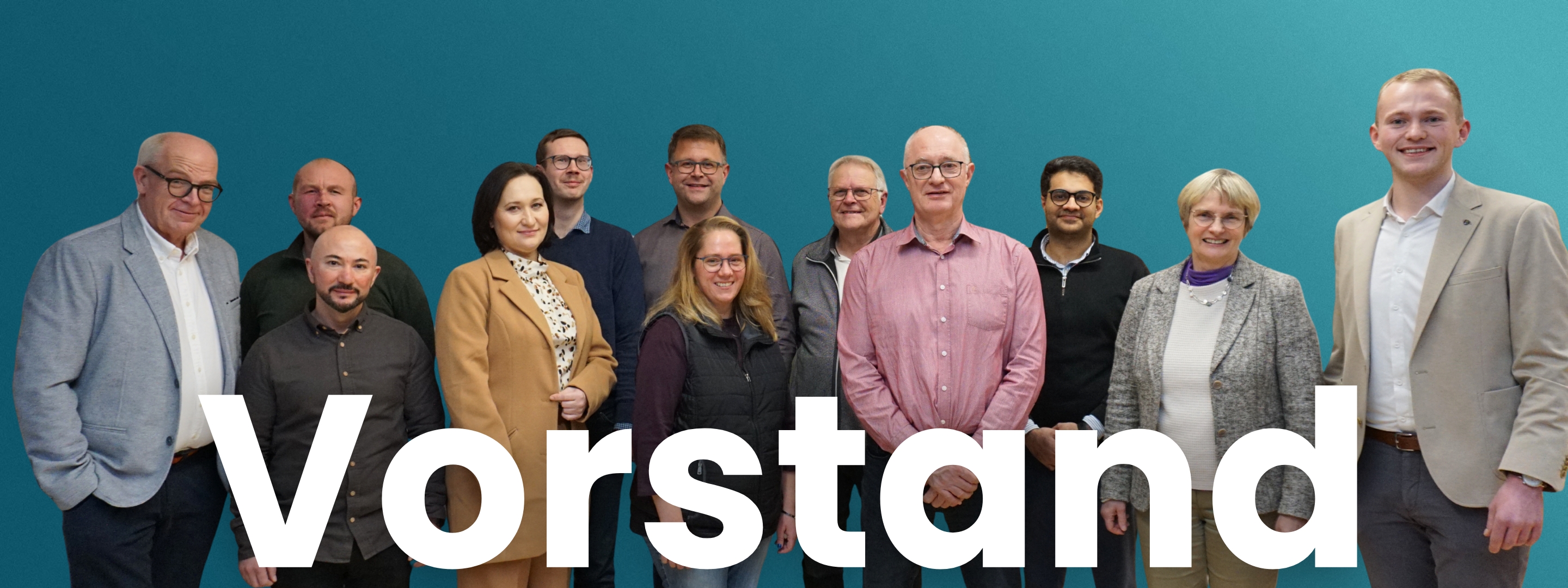 Neuer Vorstand: (vordere Reihe von links): Stephan Noll, Sabri Bolat, Erika Kunz, Lisa-Marie Schmidt, Torsten Hirt, Claudia Ravensburg und Nils Hofmann. Hintere Reihe von links: Alexander Graiser, Fabian Briel, Florian Dauber, Kurt Kramer und Maaz Khan